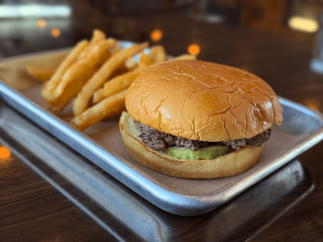 Kid’s Hamburger.